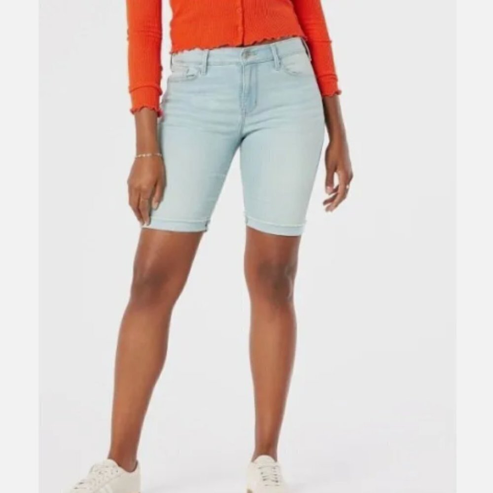 DENIZEN Levi's Women's Mid-Rise Bermuda Jean Shorts Light Wash